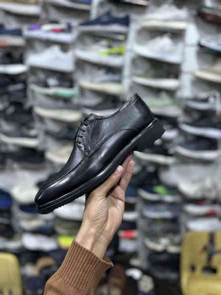 قطعة تحفة رسمية قالب ايطالي موديل ايطالي حديث
قياس 40
طول القدم 25 cm
جلد طبيعي من الخارج 
جلد طبيعي من الداخل
بطانة جلد طبيعي
دبان جلد طبيعي
وزن خفيف ريشة 
ارضية فلوريتان 

متوفر توصيل الى بغداد وجميع المحافضات
عنوان المحل بغداد الجديدة 
خلف عمارة الكبيسي
غرناطة الحذاء الاصلي
***********
