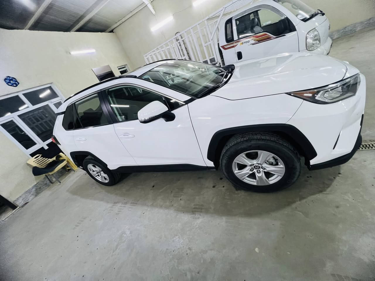 راف فور موديل 2021 فول مواصفات XLE  بصمه سلايت رادات اماميه وجانبيه اوتو هولد هند بريك بصمه  جنطه كهرباء   وبعد بيها هواي مواصفات ماشيه 35 الف  صبغ البنيد فقط  الباقي كفاله من شخط وتكحيل وصبغ رقم بغداد بسمي سنويه ورقم جديد السعر 225$ وبيها مجال بسيط *********** مكان صلاح الدين قضاء بلد صور الحادث مرفقه بالمنشور
