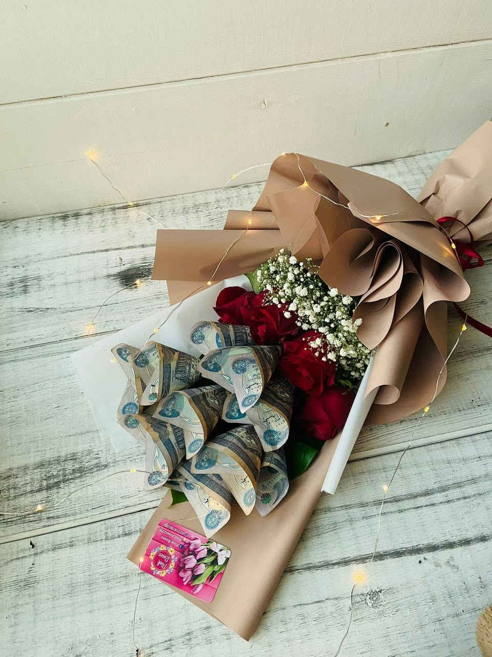 حبيايب هذا بيج صديقتي مسوين عرض توصيل مجاني بداخل بغداد
عدها ورد طبيعي و هدايا حسب الطلب شغلها يجنن  للحجز السريع واتساب *********** 
 وهذا البيج  وراح اخليه اول تعليق لطفآ صعدوا المنشور❤️
