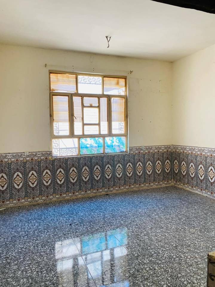 السلام عليكم
شقة للأيجار كاملة من كلشي تانكيات كيزر ماطور نظيفة ومرتبة ومابيها اي نقص معزولة وحدها علشارع كراج الاسدي مقابيل ابو عمر البنجرجي 
للأستفسار : ***********
