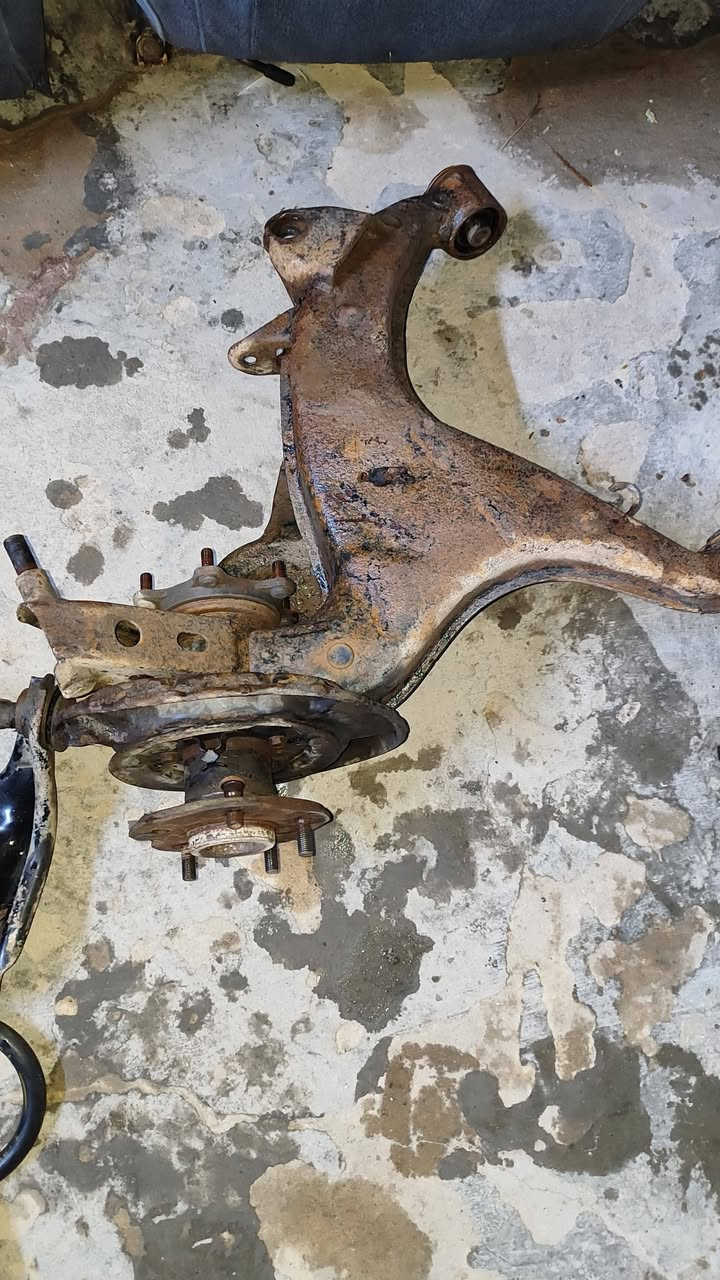 للبيع ترهم بطه وارنب
١- طبله خلفية صفحة اليسار
٢-طبلات أمامي عدد ٢
السعر ١٠٠ 
العنوان البصره ٥ميل شارع الصناعيه رقم الهاتف ***********
