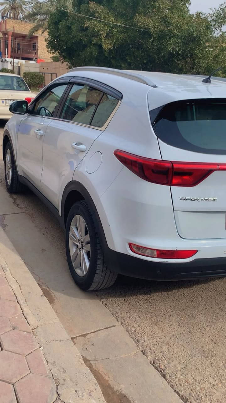 السلام عليكم
((للبيع)) كيا سبورتنج موديل 2019 خليجي 
المواصفات نص فول
1.مكينة 2000
2.لايتات زنون
3.اشاير مري
4.تحكمات ستيرن 
5.ويل 20
6.تبريد 3 قطع
7.حساسات خلفية
8.رقم أربيل تحويل ثاني يوم 

ملاحظة : السيارة تبديل ((فقط دعامية )) امامي و اثر الضربة ايرباك 
السعر 185$ و بيها مجال حك العملة و الجية 
للاستفسار ***********
