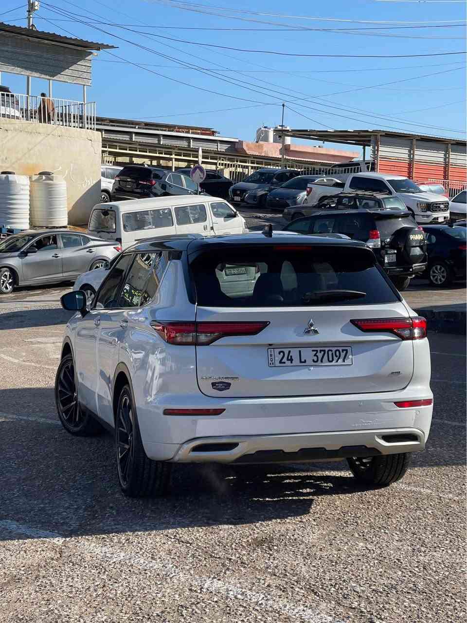 سلام عليكم ورحمة الله وبركاته 
MISTIBUSHI OUTLANDER 2023 SEL
بجم و خلفي كبس
واحد باب صبغ 
بدون دواخل و شاصي  
بدون ايرباك 
محرك 2.5L(4V)
مرقم جاهز رقم دهوك
موصفات SEL فول فول موصفات 
بصمة 
بريك بصمة 
ابواب بصمة 
داتاشو 
شاشة كبير 
خمسة كاميرات 
صندوق كهربائي 
كوشن جلد 
كوشن هيتر 
كوشن كهربائي 
كوشن بقلاوي
گيج الكتروني 
پانوراما 
لايتات LED بلادي
داخل برتقالي
صقف اسود بلادي
خمسة مود 
7 راكب 
تبريد مركزي
تبريد لمس
رادار خلفي 
رادار امامي
رادار جانبي
بعد موصفات هويا 
سعر 250$ بيها مجال 
واتساب *********** أربيل, العراق
