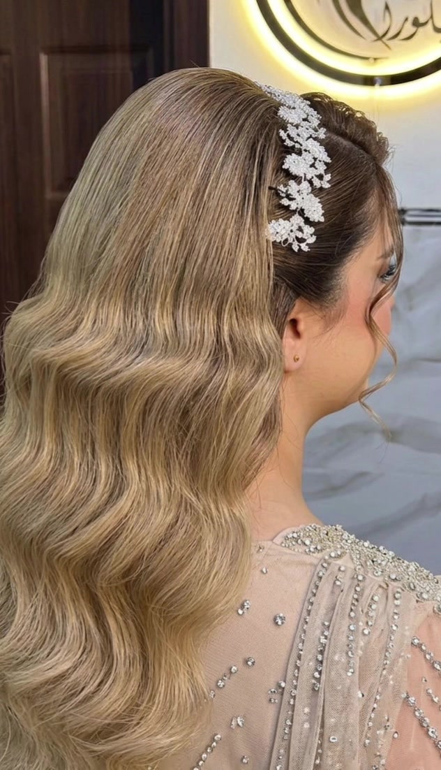 ✨ عيدكِ أجمل مع صالون"إيلين فيلورا" 

​✨ صالون ايلين ڤيلورا  يهنئكم بقرب حلول العيد! ✨

​استقبلي العيد بإطلالة ملكية تخطف الأنظار! 😍

وفرنا لكِ كل ما تحتاجينه للتألق في مكان واحد وبأيدي أمهر الخبيرات:

​💎 عروض العيد الخاصة: خصومات مميزة على كافة الخدمات.

​👁️ تركيب رموش: يومي وأسبوعي بجودة واحترافية عالية.

​👱‍♀️ تسريحات شعر: أجمل التسريحات التي تناسب كل الأذواق.

​🎨 مكياج: أرقى أنواع المكياج بأيدي ماهرة تبرز ملامحكِ الساحرة. يوجد لدينا ايضا عروض على كل انواع المسرحات ومعالج الشعر حسب طول الشعر

​📍 احجزي مقعدكِ الآن قبل العيد! في صالون ايلين ڤيلورا

📞 للحجز والاستفسار: [ ‏‪***********‬‏) 

💬 موقعنا: [حي السماح مجاور لحم بعجين غسان]
