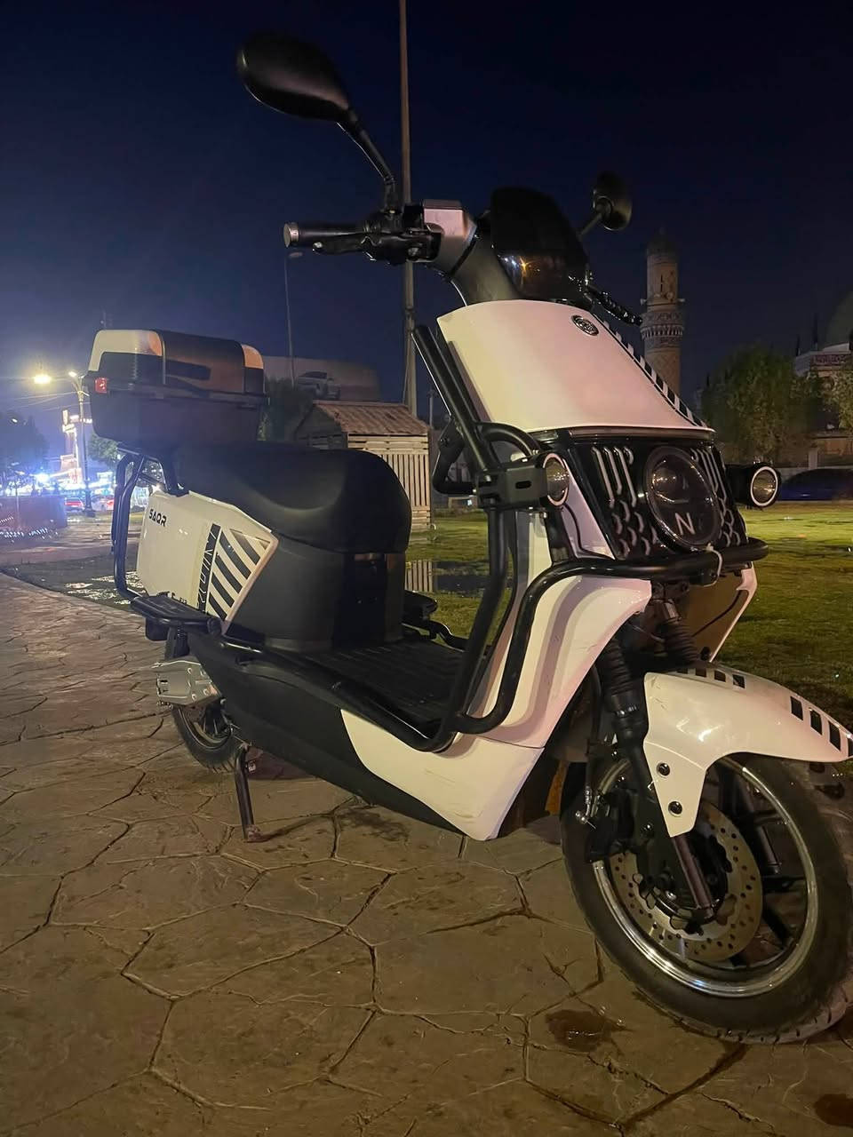 السلام عليكم دراجه شحن للبيع نوع الصقر F13للبيع موديل ٢٦ فول مواصفات شاشه ايباد لايت عالي ناصي نشره  دبل اشاره رباعي بركات هايدروليك دبلات امامي خلفي تايرات جوبلس باتري ليثيوم ملف ٢٨٠٠ واط تحمل وزن ثقيل مايقارب ٢٥٠ كيلو جنطه كبيره بك لايت مدرعه بل كامل استاند تعليك وجانبي مدخل ويسبي جكمجه كبيره جوزه  طفي شغل نضام الرجوع الى الخلف نضام باركنك سرعه ٨٥ الحقيقي تمشي من ٦٠ الى ٧٠ كيلو تقريباً أي نقص ما بيها  ملاحضه الدراجه ماشيه ١٢٠ كيلو فقط يعني جديده العنوان بغداد البياع السعر 700 وبيها مجال الرقم للتصال *********** يوجد واتساب 🔔
