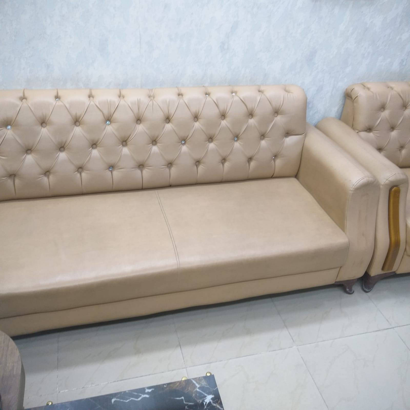 السلام عليكم للبيع تخم بعده جديد مع ميز اخو الجديد مستعملات قليل جدا كربلاء حي النقيب الاستفسار الاتصال بالرقم  ***********
