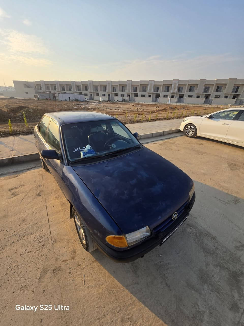 السلام عليكم
للبيع استرا صالون
كير عادي
محرك 16  
موديل 1993
رقم بغداد جديد
بأسمي اني الشرعي مالها
السنوية عضم
هزه جديده
قفل مركزي
طخم جديد
باتري جديد
مكاني موصل الأيمن 
السعر 43 ورقة 
رقم الهاتف ***********
