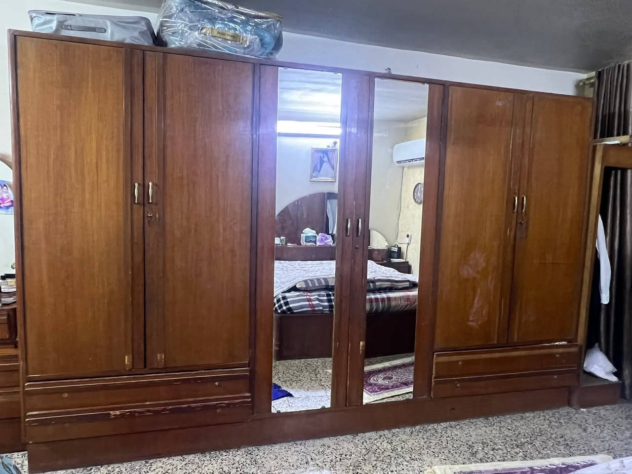 غرفة نوم للبيع
السعر 500 وبيها مجال
للتواصل ***********
