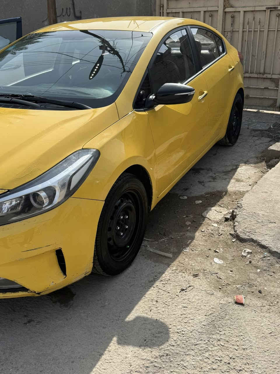 السلام عليكم
سيراتو وارد كوري 
مديل 2016 شكل ال18
بيها طخه بلجاملغ لايمن 
وشويه من البنيد. 
السياره خير من الله 
مكينه 1600 
كيرها ايتي  
السياره فول مواصفات 1/1 
بصمه تشغيل 
بصمه أبواب 
تتفئه كشنات 
تتفئه ستيرن 
داخل جلد 
مري شفط 
وضيعيات قياده 
اشاره ترحيب 
فول السياره من عده الفتحه 
جاهزه من صدر امامي خلفي 
تخم تاير 
ويل جديد 
السياره ربع متصرف عليها 
صبغه وحده 
مكان السياره بغداد
بسمي مصفره من كلشي 
السعر 98 وبيها حك الجيه. 
***********
ملاحضه وين ميعجبك تفحص افحص
