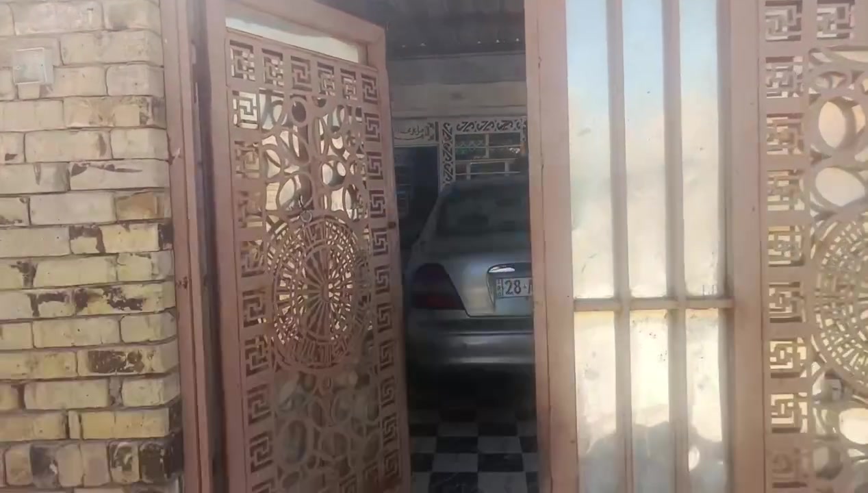 بيت للبيع مساحه 150 متر قرب مدرسه الشهباء  ديوانيه شافعيه السعر خاص ***********
