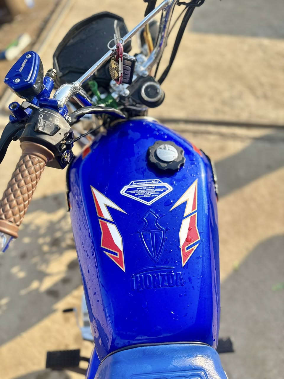 السلام عليكم
للبيع دراجه نامه برو 5 كير مكينه 200 موديل 2025 دراجه صارلها 4 اشهر من طالعه من الوكيل اكفلها الك من الشخط نشاط خير من الله اوراق اصولي كمرك مدفوع سويج سجينه لونها يخبل مكاني بابل قضاء القاسم سوق دوهان السعر 860 وبيها مجال بسيط دراجه مال جناي مستعجل ع بيعتها الشراي يتصل ***********
