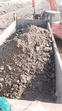 يتوفر تراب احمر واسود  
***********
