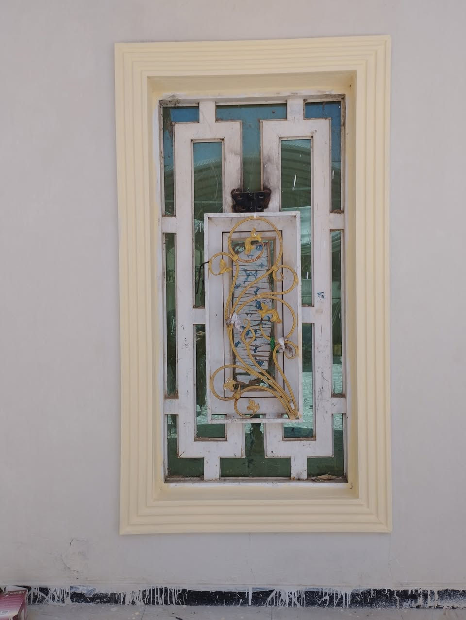 سلام عليكم صباغ داخلي وخارج وجميع الديكورات الجبس تغليف 
وجهات الفوم معه صبغ الاستفسار ***********وتساب مكاني النجف
