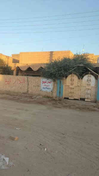 السلام عليكم دار للببيع موقع مرتب المكان : الديوانية / الجمهوري /قرب مولدة العميدي
المساحة الكلية : 280 متر مربع
الدار ركن يعقع عل شارعين امام متنزه  وعل ساحه كبيرة 
يصلح دارين كل واحد معزول عل جهة او تكدر تسوي بيت كامل 
يتكون من( صاله كبيرة  + مطبخ 2 + استقبال + غرف نوم 2 + طارمة + حديقة) 

الاتصال والاستفسار عل الرقم التالي

 🔹***********
