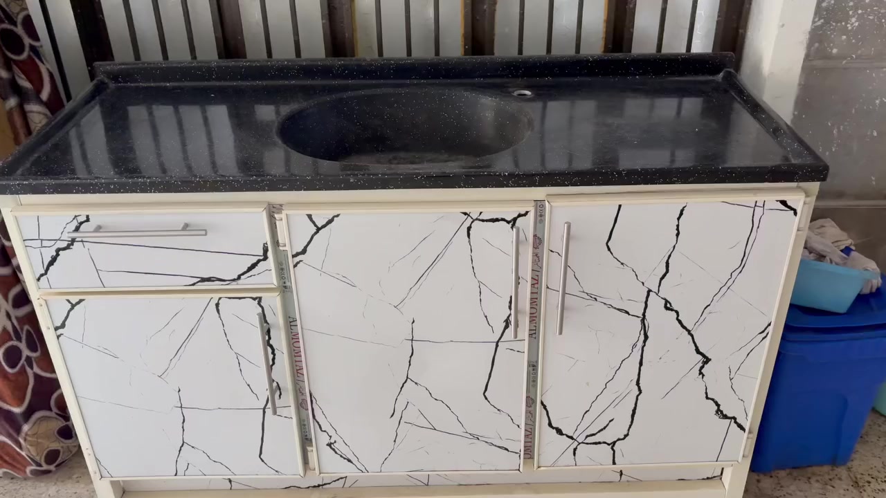 السلام عليكم عندي سنك للبيع بعده جديد مستخدم كم يوم الي يريده يتفضل خاص او على الواتس اب ***********
