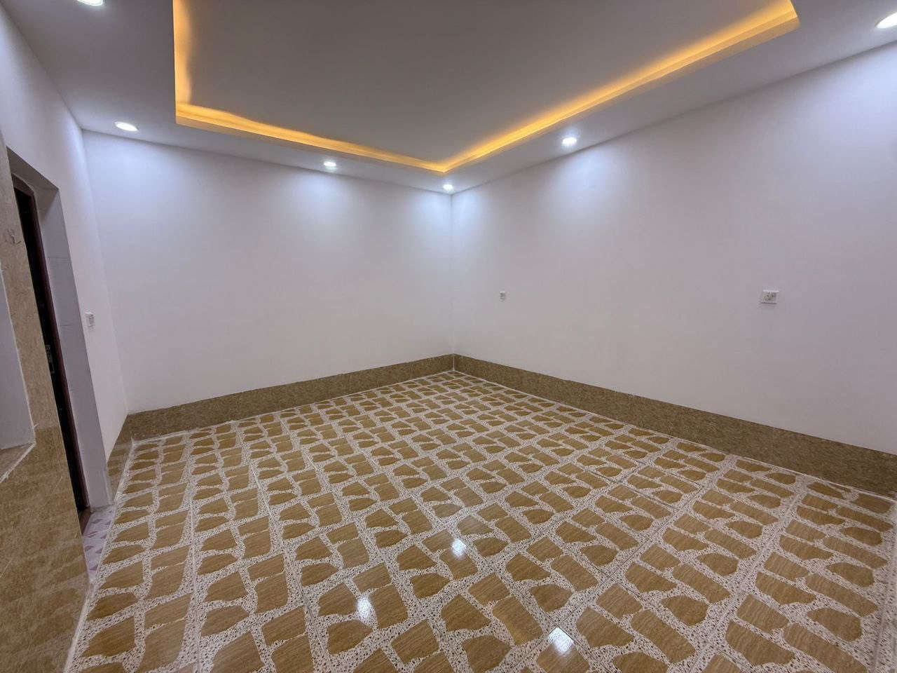 🔸سند طابو يتسجل بإسم اي عراقي
📍أربيل-بيت للبيع 5حساروك قرب شارع120M
➖مساحة 125M طابقين 
يتكون⤵️
➖3غرف نوم 
➖استقبال-صاله-مطبخ-مجموعه صحيات-كراج

📞 تواصل مباشر واتساب أو اتصال:

📱0772 319 3379

📱0787 503 3426

#عثمان_للعقارات
