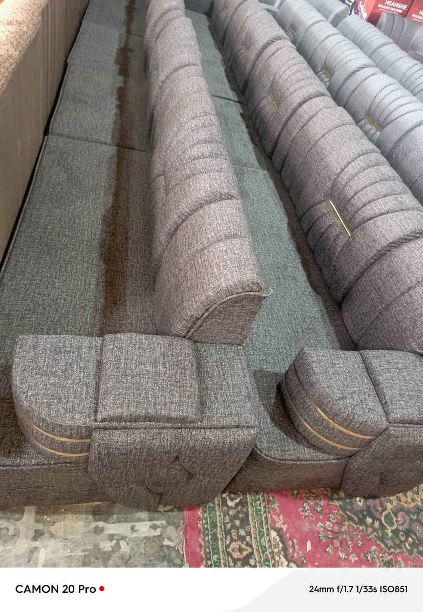 اي لون يعجبك
شغل درجه اولى عروض العيد 
كل الهلا بيكم 
ديوان 11 مقعد اسعار جمله 
320 الف 

تواصل خاص او واتساب 
***********
