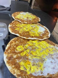 لحم بعجين • بيتزا • واسط