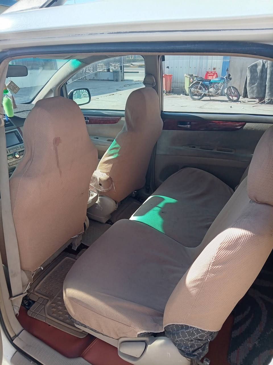 السلام عليكم. ابصم 2004 اصل سياره ما معلايه حداديه جديده تخم تاير جديد مكينه ومير جدد تبريد شغال السياره بأسمي رقم بصره  مكانها بصره سفوان 
للاستفسار السعر
 ***********
