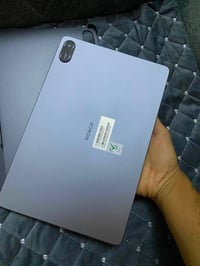 هونر باد x8a 11 ذاكره 128 اخر تحديث رام 4+4 شاشه 90 هرتز  بعده بالكارت...