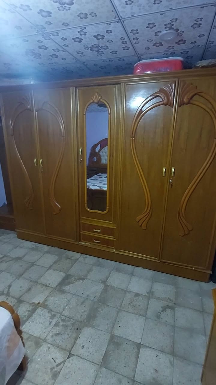 غرفه نوم احطاطه مو سوكي  نضيفه جدا  
سعرها ١،٠٠٠،٠٠٠
مليون دينار  بيها مجال 
*********** مكان تكريت
