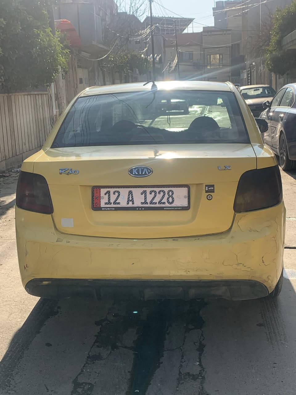 السلام عليكم سيارة ريو 2012 جامات كهرب تحكمات ستيرن كير توماتيك السيارة باسمي هيئة وغرامة صفر هزة جديدة سنوية ما ساقطة السيارة بيها ضربة بالجاملغ اليمين واصل للشاصي والشاصي معدل مو مكصوص وبيها كم قطعة معجون يعني قطع صغار مال تكسي كير ومحرك شرط والسيارة تجي تشوفها كدام العين السعر 95 ورقة وبيها مجال ***********
