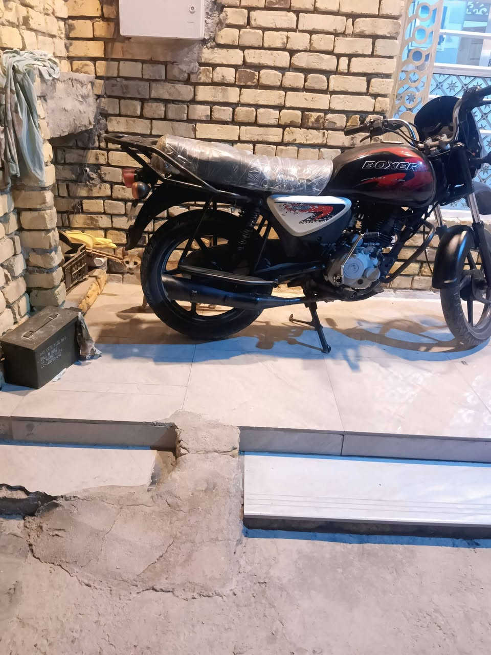 سلام عليكم ورحمة الله  من رخصة صاحب ااكروب  دراجه بوكسر اوراق اصولي ميه بالميه موديل 21 سعر 750 ودراجه نضيفه مكان الحمزه الغربي  وهاذه رقمي ‏‪***********‬‏
