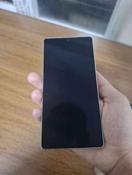 للبيع s25الترا  ذاكرة ٢٥٦ رام ١٢ ،ضمان شركة الجبال، مستخدم ساعتين فقط اقل من اليوم بعده لوك وبالضمان مالشركة،مع كامل ملحقاته ،سبب البيع الله شاهد متعود عالايفون ولكن الجهاز تحفة فنية ،الجهاز اشتريته ب مليون ٢٧٥الف ضمان جبال بتاريخ٢٢/١١، 
عارضه للبيع بسعر مليون ١٥٠الف قفل او مراوسة مع ايفون حسب قناعة،***********، مكاني كركوك.
