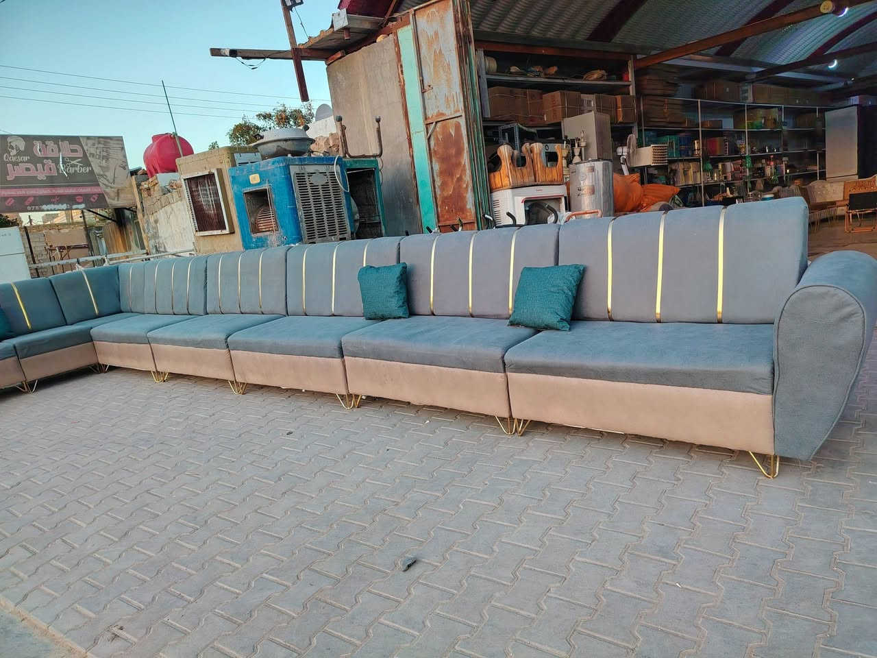 تخم ديوان تسكام نظيف وجاهز يتكون من 8 قطع 18 نفر 
رجلين حديد قويات جدا مع كوشات.. السعر 300 وبيه مجال 
 المكان نجف حي العسكري كبل شارع السبسيس قرب السوق المحضر للستفسار ***********
