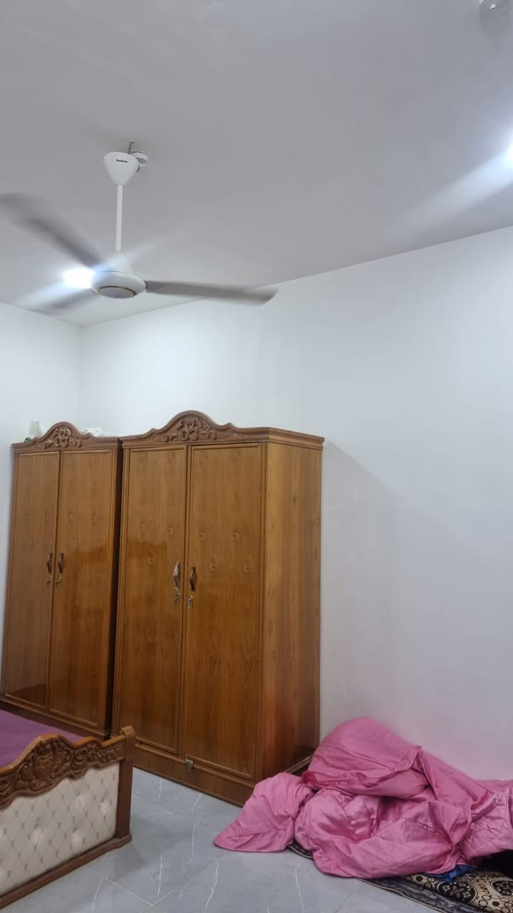 بيت دولان درجه أولى قرب منظمة الحسن المساحة ١٠٠ونص متر مسلح الطابق الأول غرفه وصاله واستقبال وصحيات عدد ٢ومطبخ ومكشوفه والطابق الثاني ٣غرف وصحيات وبينونه ومخزن البناء مال جناي مسلح وخريطه كلش مرتبه للتواصل *********** مكتب ابو سيف الجبوري للوساطة العقارية عنوان البيت الجديدة الرابعه شارع المدينه
