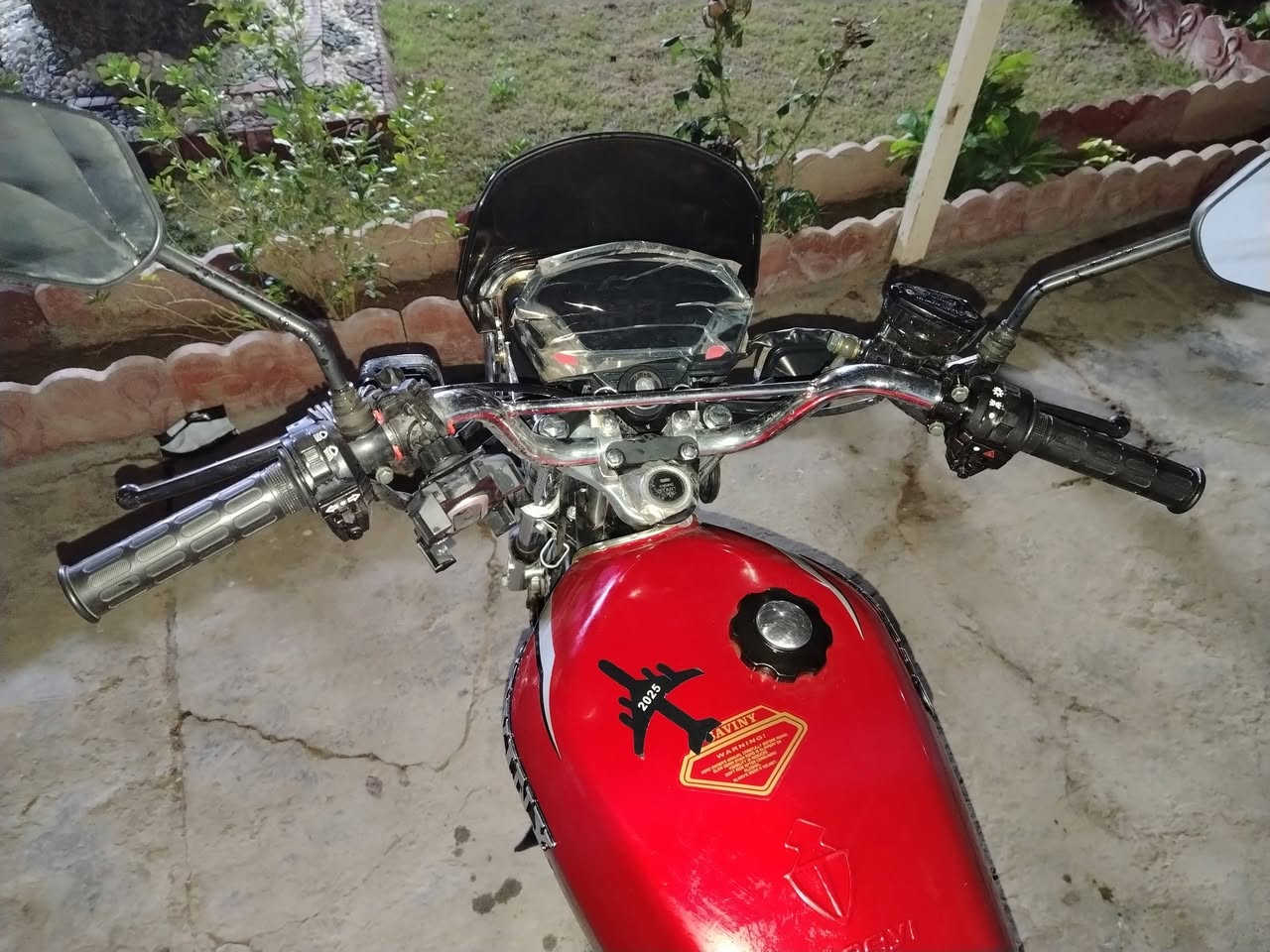 السلام عليكم للبيع ايـرانـي نوع سيفان  موديل 2024 
الدراجه نضافه خير مہَטּ الله مال جناي ماشيه قليل محركها 150 سبانه ممدوده عليه فول نشاط ونعومه

متصرف عليها ربع 
بيها بصمه تشغيل عن بعد او بصمه تشغيل يدوي 
وبيها منفيس فقط 
مكان الدراجه الرمادي الجزيره البذياب 
السعر 850 وبيها مجال 
للاتصال او الاستفسار ع رقم الهاتف (*********** )
واتساب وخط وخاص مـوجود
