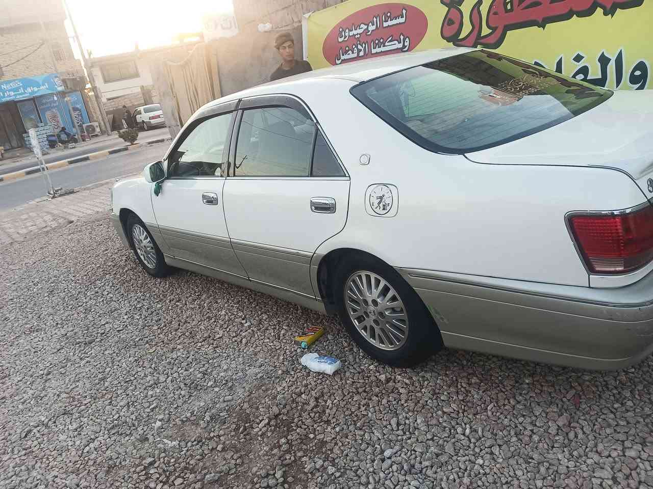 السلام عليكم عندي سيارة ملكه ديفور كبير خضراوي قرار 48 3 دكم مكفولة من الكص  ونقل جثه  تبريد شغال  شاصي75  سعر 105 مع المجال تلفون ***********
