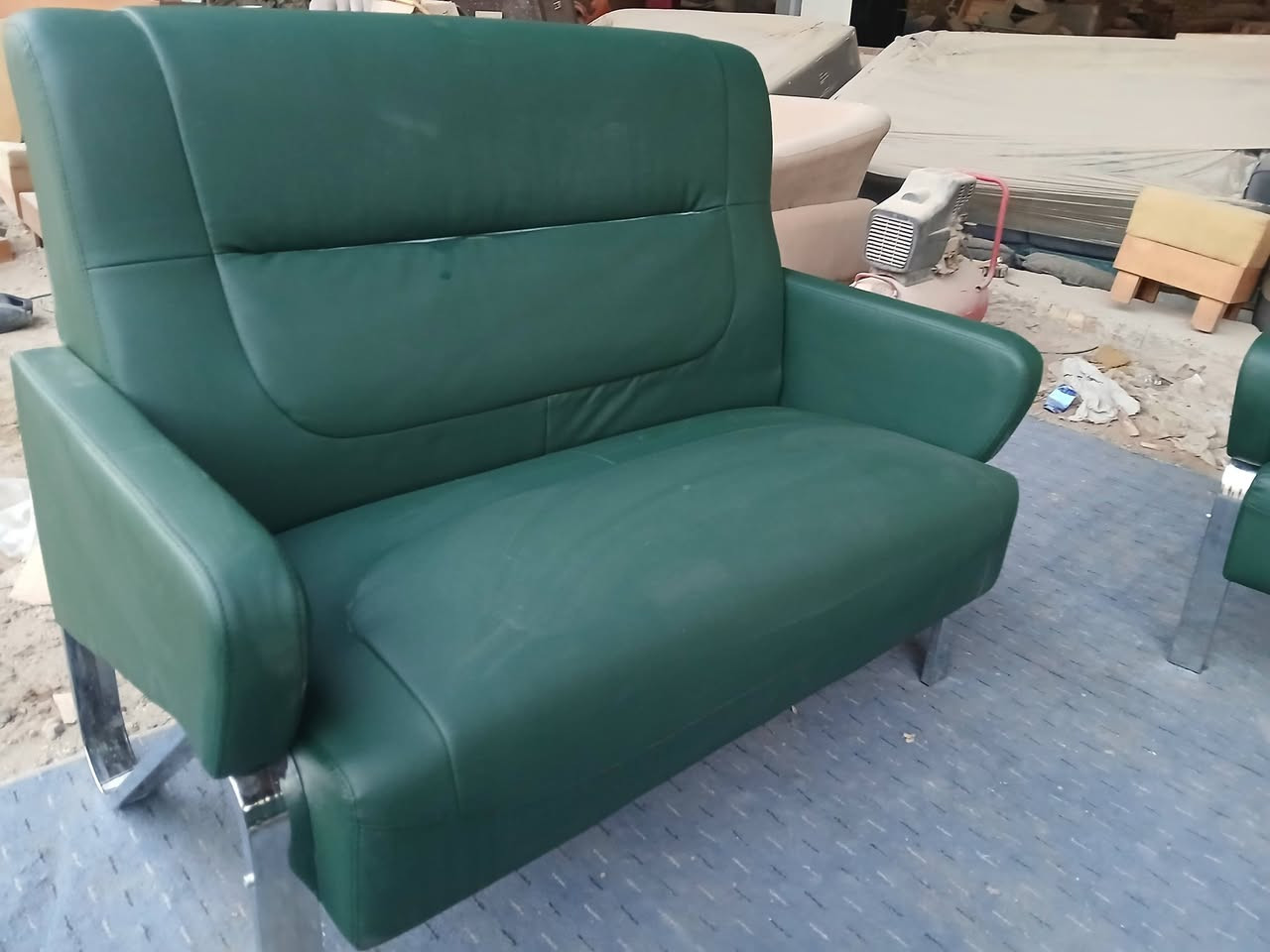 تخم ٧مقاعد جلد ماركه اصليه تركي نظيف جدا جدا مقاعد سبرنك اسفنج سوفت طبي مغلف بديباج ارجل سل ستيل المراسله خاص او واتس اب توصيل بغدادفقط ***********
