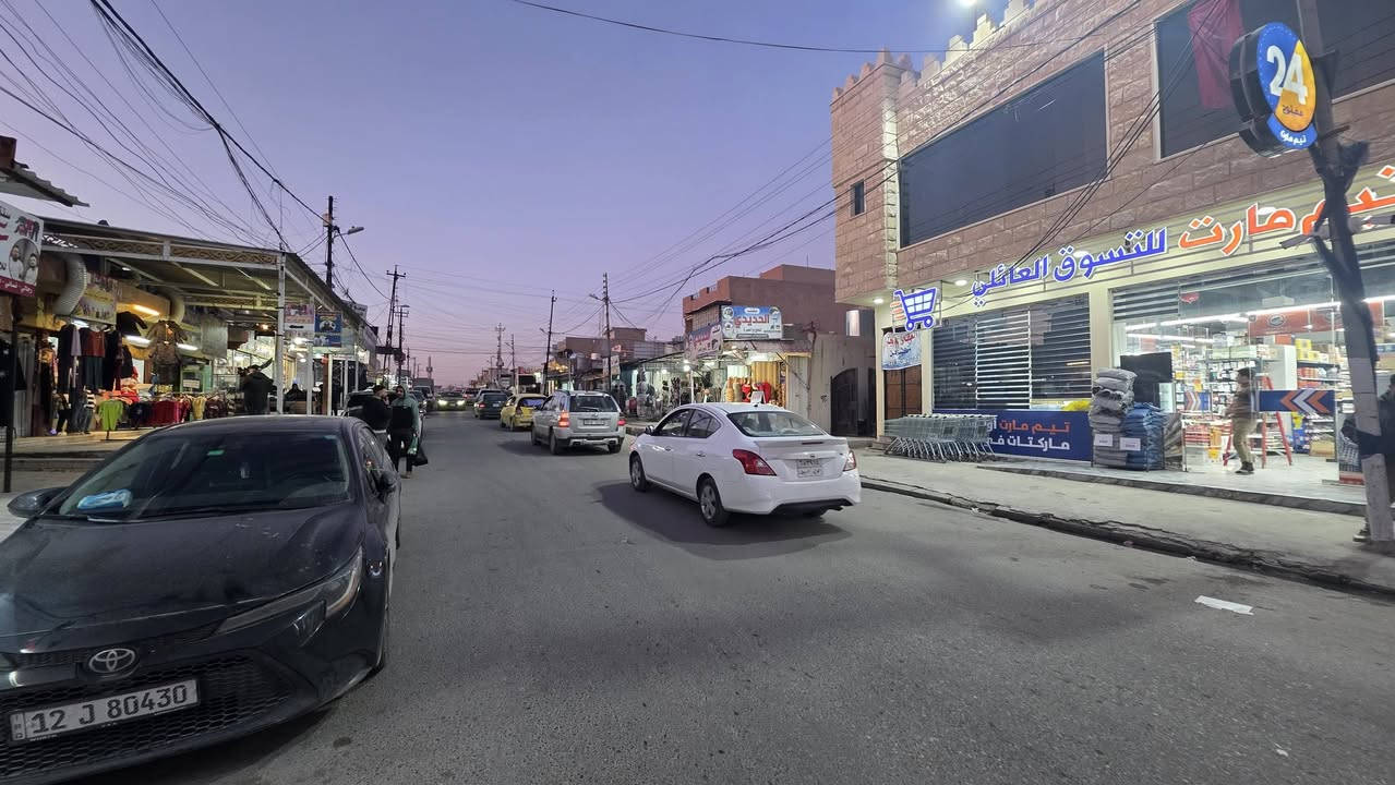 صاله مفتوحه للايجار 
الموقع الموصل حي البكر شارع جامع البديع 
المساحة ٣٠٠ متر واجهة ١٥ عمق ٢٠
للاستفسار الاتصال على الرقم ***********
او التواصل على الخاص 
مكتب نون لتجارة العقارات الكائن في حي المصارف مقابل مسبح الابراج قرب مطعم قصر السلطان 
اوقات الاتصال من الساعة العاشرة صباحا وحتى الساعة التاسعة
