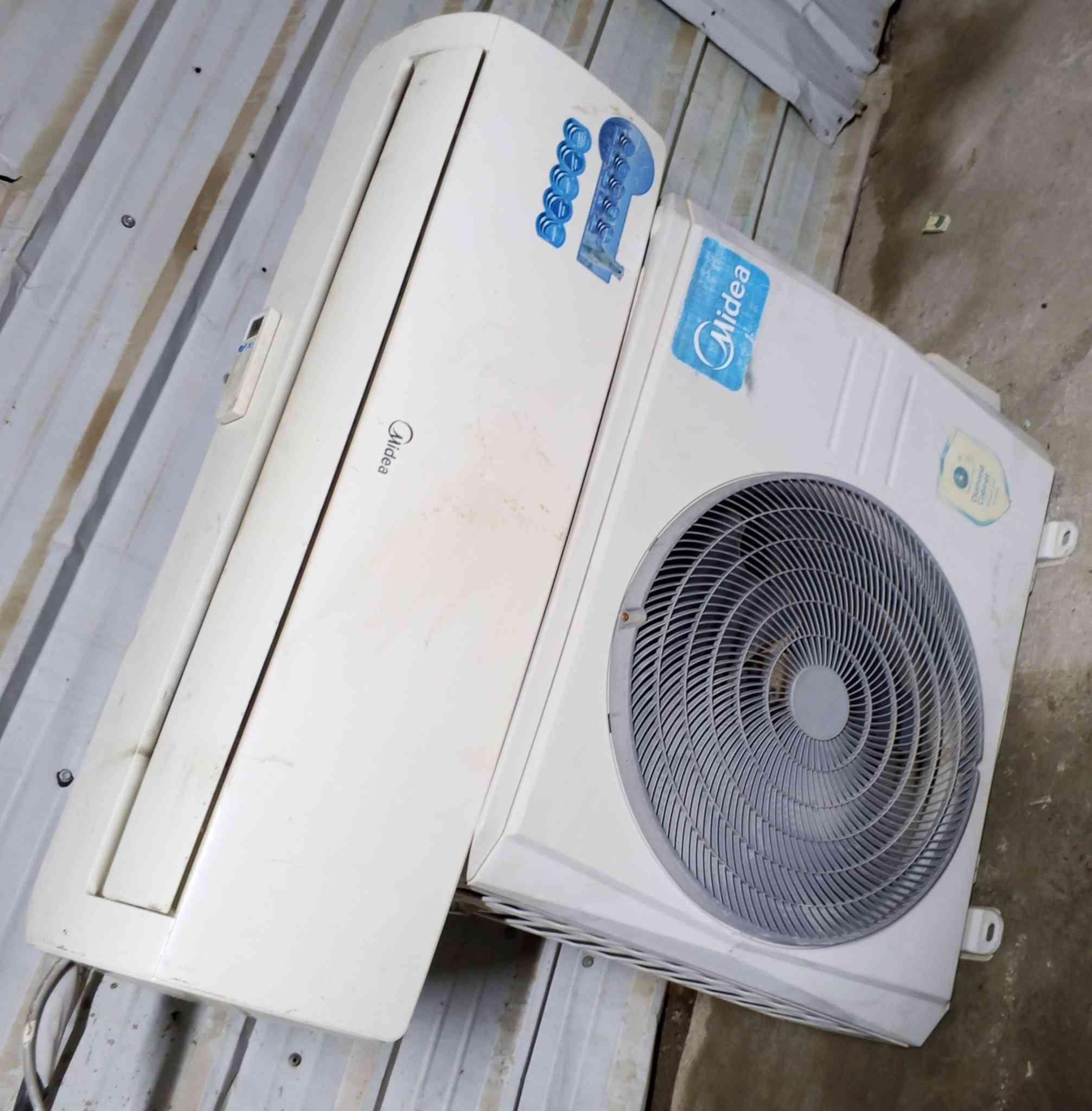 ⚜️ نبدء النشـ♕بذكر ﷲ♕ــر
⚜️  سبلت 2 طن ميديا تدفئه تبريد شرط شغل

⚜️  كامل ملحقات سخدام موسم واحد 

⚜️  جهاز كلش نضيف ضمان شهرين علا فحص

⚜️ المكان حصوه حي عداي

⚜️ للاسفسار الاتصال ***********
