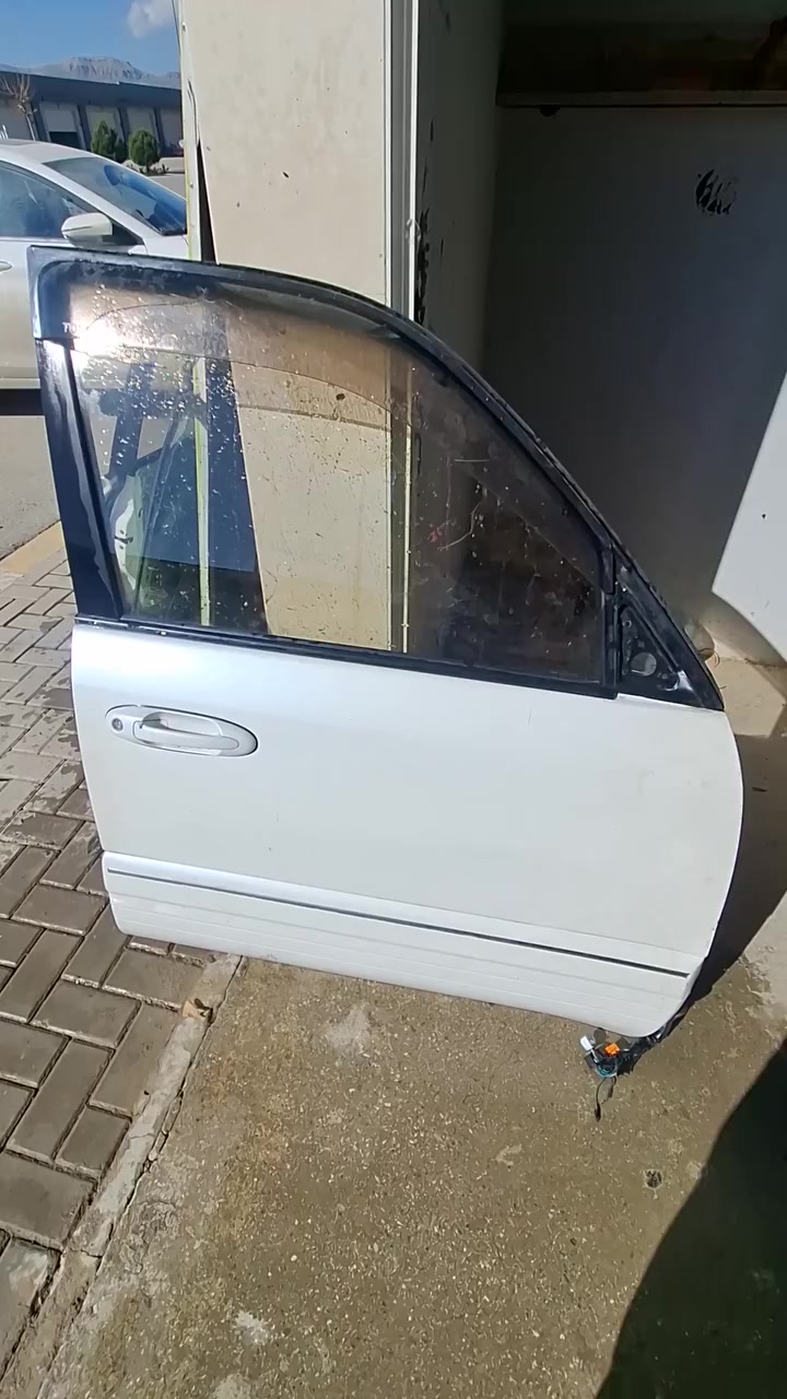 تویتا لاندکروزر ٢٠٠٥
٤ ابواب کامل
من سلێمانیە
سعرها ملوين و نص
***********
