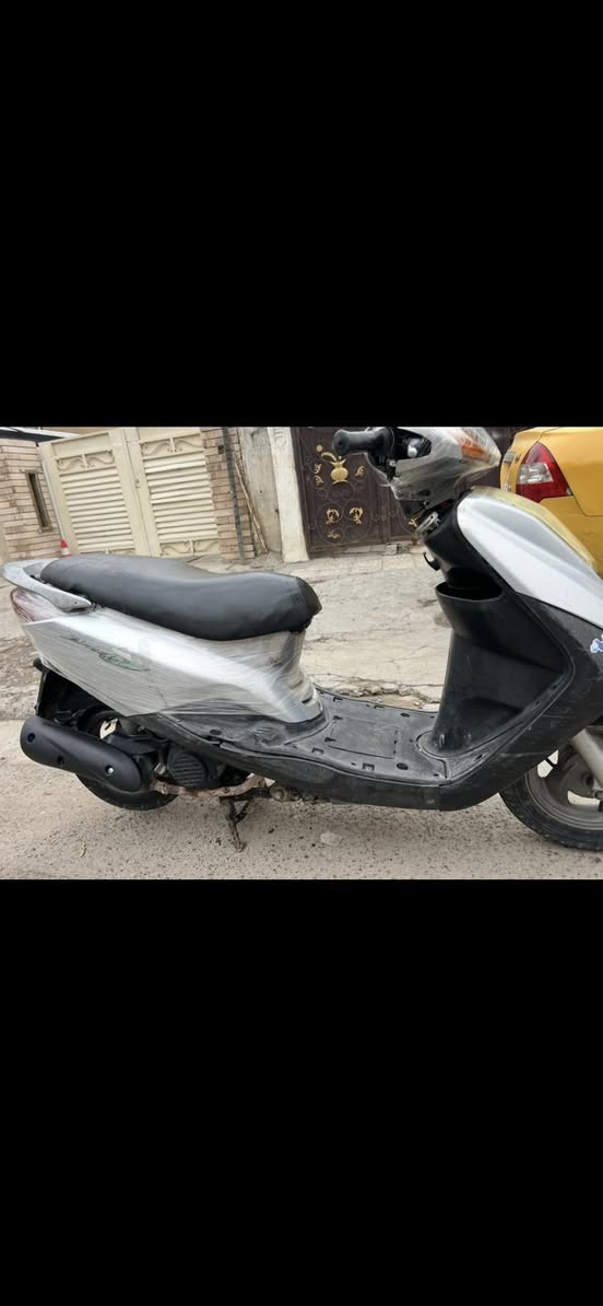 سلام عليكم دراجه بريز لايت ناصي
دراجة  مابيها اي نضوح او تبخير 
دراجة كاعدها بيها كم نقص بسيط 
مكينة ممفتوحة. كابريتر اصلي. 
السعر450 الف مكاني العطيفية او المنصور
***********
