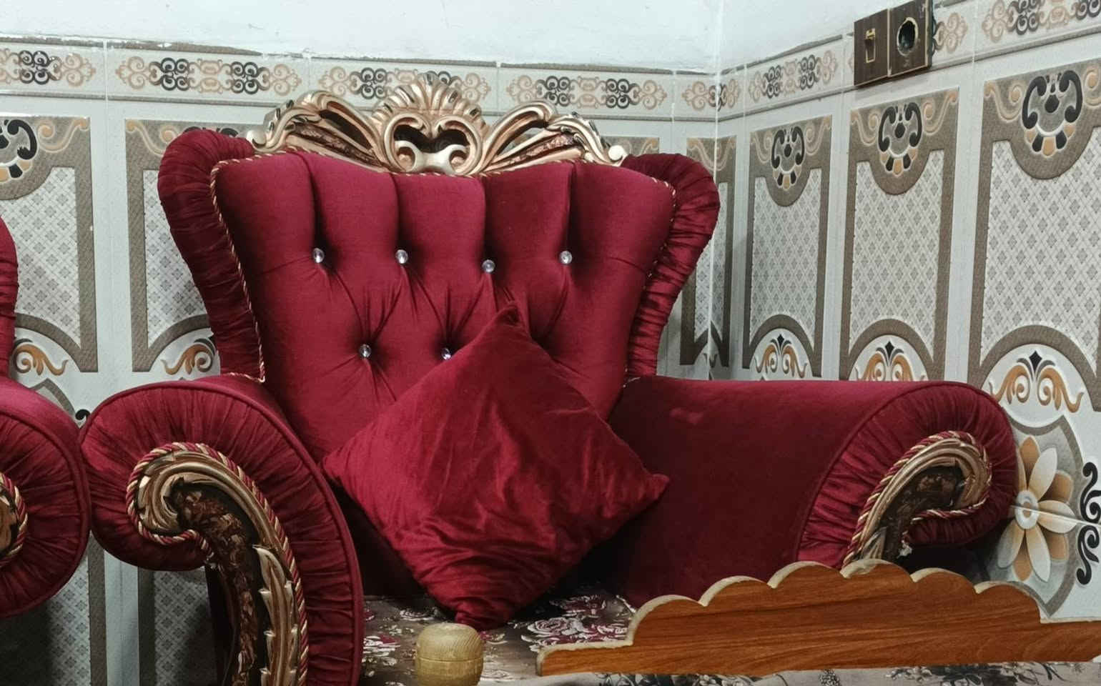 السلام عليكم تخم ملكي  كرويتات 2 اربع كراسي  اذا اكو امراوس الاستفسار خاص


**إذا كنت صاحب هذا الإعلان وتريد حذفه لأي سبب، رجاءا أرسل رسالة إلى الدعم الفني**