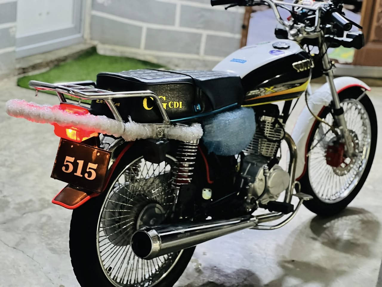 سلام عليكم ورحمة اخوان دراجه لل بيع بيها نقص رجل نص واكع تيزاب مال باتري عل صفحه كما اموضح بل صوره لاغيره كفله عامه محرك شرط اصبانه مامضروب كهربايات كله شغال درجه ناعمه كشن جديد باتري جديد  السعر (550) وبيها مجال بصيط لل شاري (‭0 772 836 1809‬) الحاب يستفسر وتحيات لل جميع❤️🫡المكان كركوك حي الصناعي
