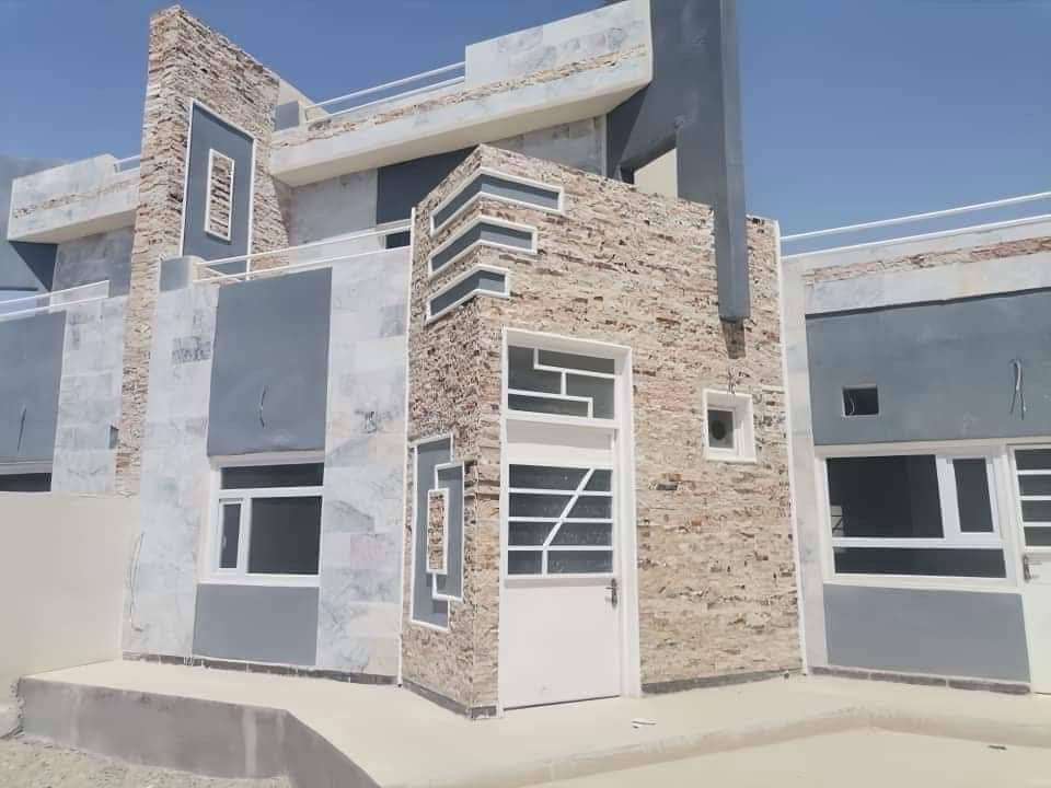 فرصه للاستثمار او السكن 
دار في مدينه السلام السكني
السعر الكلي 155مليون 
المقدمه 110مليون 
الباقي 45 مليون اقساط كل شهر 700 الف  بدون كفيل 
***********
