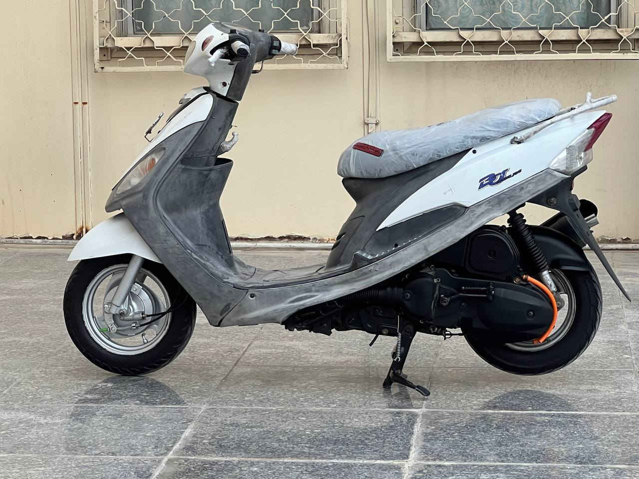 للبيع //ماكس Max.
دراجه نضيفه وحلوه ومرتبه.ومالت جناي  صالنصه. Fm. 
كهربائيات شغاله الكل  سكن امامي اخضر +ازرق  اشارات شغاله يمين +يسار  لايت امامي عالي وناصي  بگ لايت شغال خلفي +سكن  كابريتر جديد skay  بريك شغال. 
دراجه مفتوحه تبديل ولفات +بستم  دشبول شغال 
عداد بانزين شغال  عداد سرعه شغال  دراجه مشيها خير من الله المكان ناصريه مركز.. السعر 650 ..... 🌹❤
للتواصل ***********
