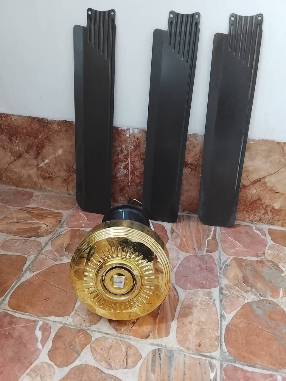 سلام عليكم اغراض للبيع عنوان كربلاء شارع الطالب رقم الهاتف*********** ملاحظه ما متواجد على الفيس
