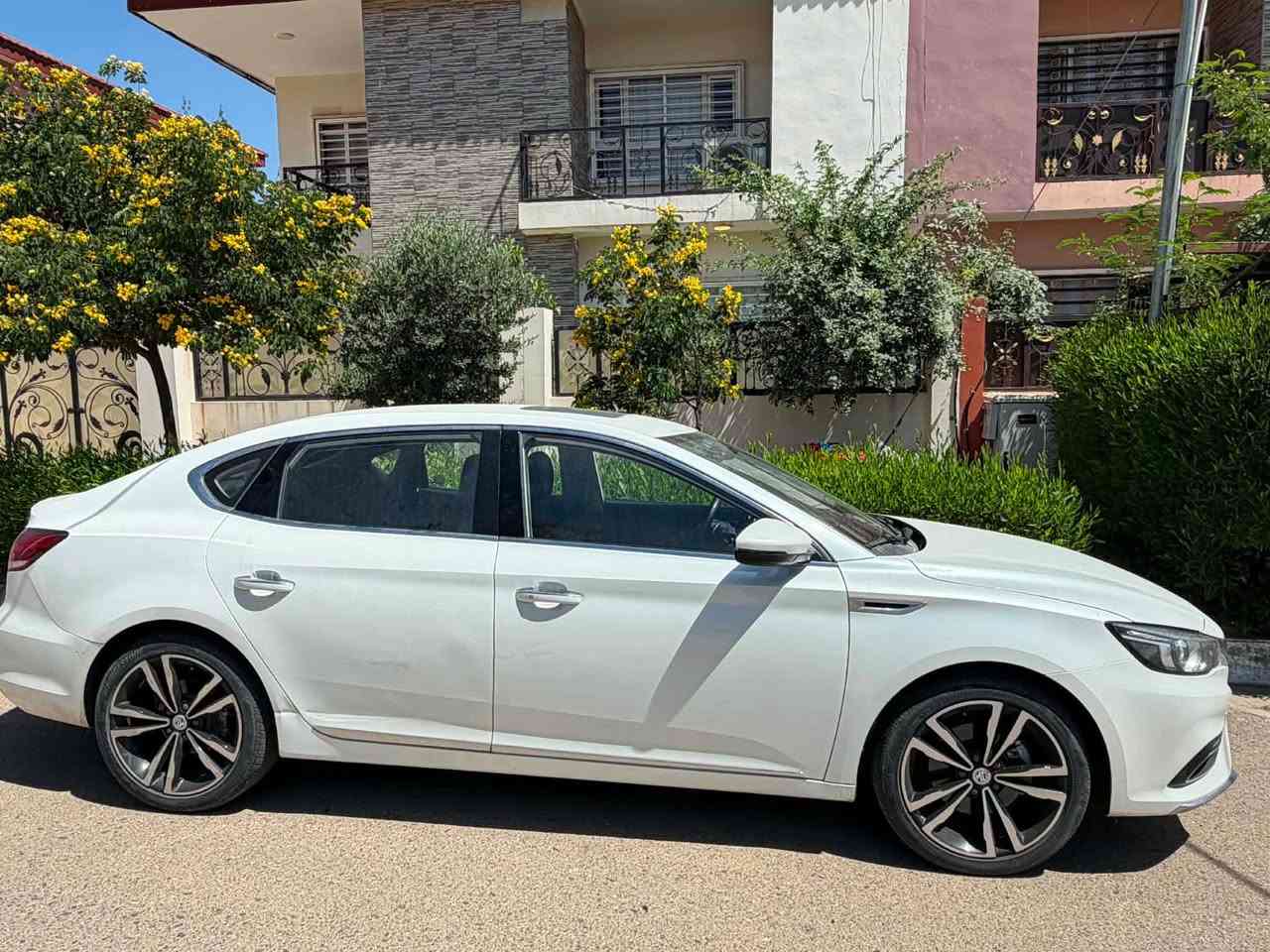 MG 6
📅 الموديل: 2023
🎨 اللون: أبيض
📏 الممشى: 69,000 كم
⛽ المحرك: 1.5 Turbo
⚙️ ناقل حركة أوتوماتيك CVT
🔑 تشغيل بصمة وستارت
📱 شاشة وسطية متعددة الوسائط
📷 كاميرا خلفية
🎵 تحكم من المقود
❄️ تكييف ممتاز
💡 LED نهارية
🛡️ ABS + ESP + Airbags
دهن كل 5000 يتبدل 

بيها قطعة وحدة صبغ (باب الراكب سكن موضح بالصور)

سعر 130 وبي مجال 
السيارة مكانها كركوك، رقمها اربيل

- *********** أربيل, العراق
