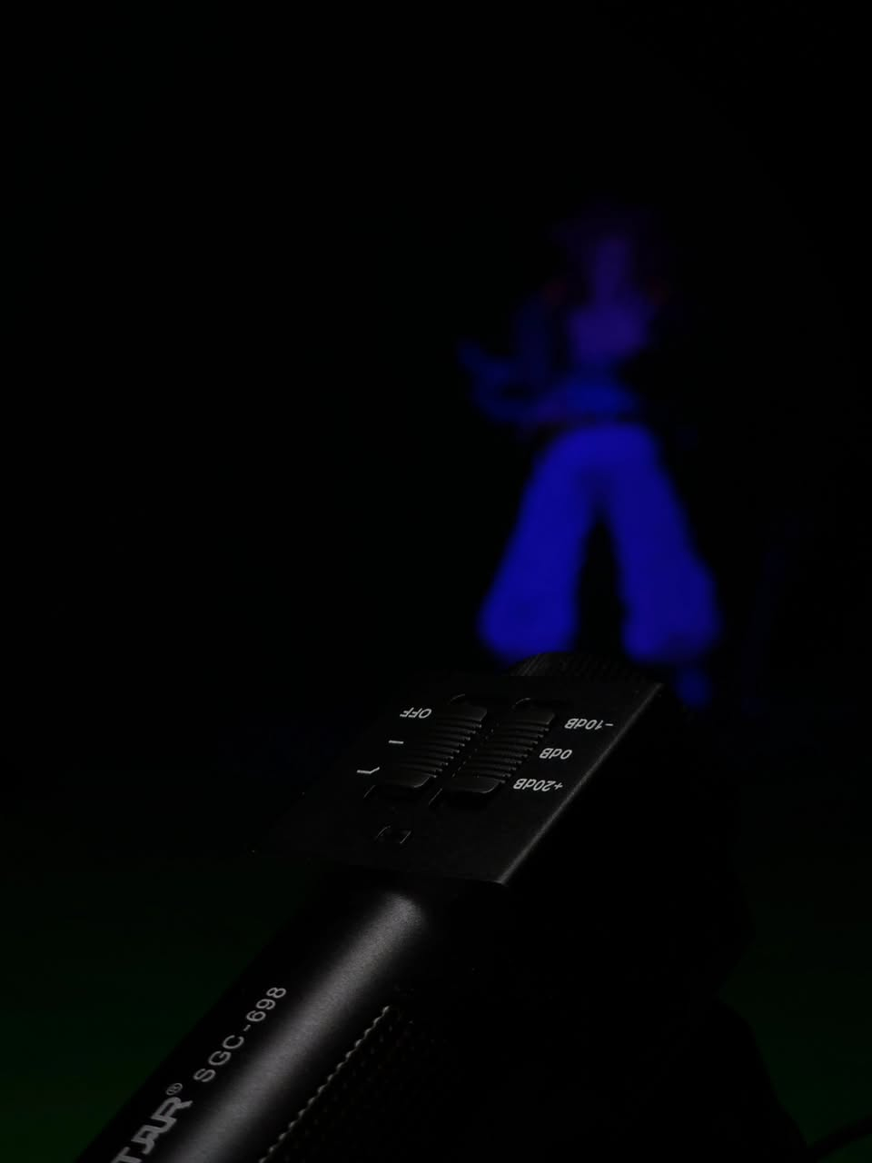 ميكروفون تسجيل للكاميرات Takstar SGC-698. 

يعتمد تقنية التقاط صوت ستيريو X-Y لتحديد موقع صوتي واضح ومستقر.

يحتوي على مفتاح حساسية مدمج +20 ديسيبل و -10 ديسيبل لتلبية احتياجات التسجيل المختلفة.

يتميز بمفتاح فلتر منخفض القطع (low-cut) لتقليل ضوضاء الترددات المنخفضة المحيطة بشكل فعال.

مصمم ليكون مقاومًا للصدمات ومناسبًا لكاميرات DSLR وكاميرات الفيديو من Canon و Nikon

السعر : 25.000

للاستيضاح
اتصال ، واتس : ***********
يوجد توصيل
لكل محافظات العراق .. 🚖
