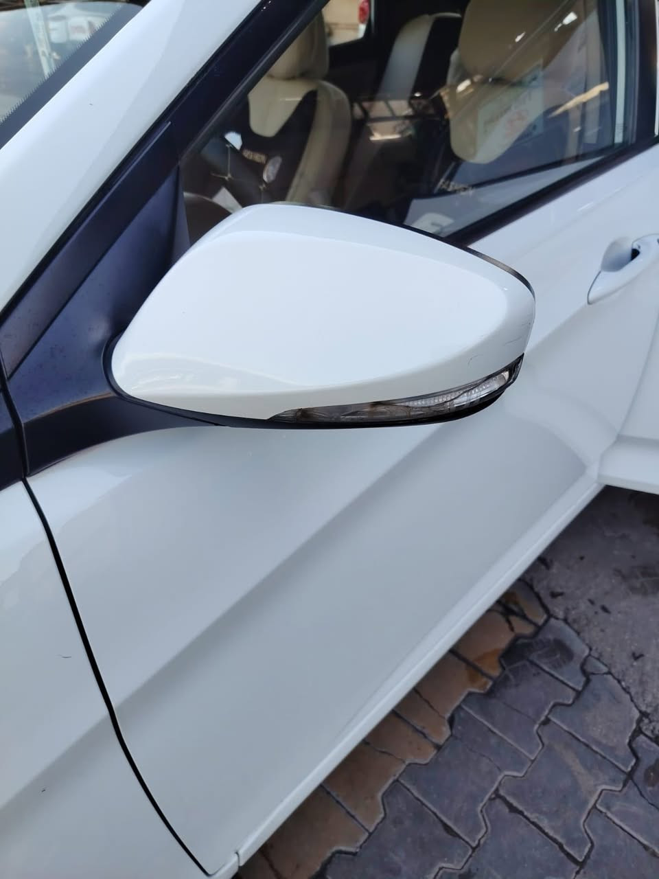 السلام عليكم اكسنت 2016 السيارة استخدام شخصي ماشية 140 اي نقص مابيها مكينة 1600قطرتين مكاني بغداد الحرية السعر 117 رقم ***********
