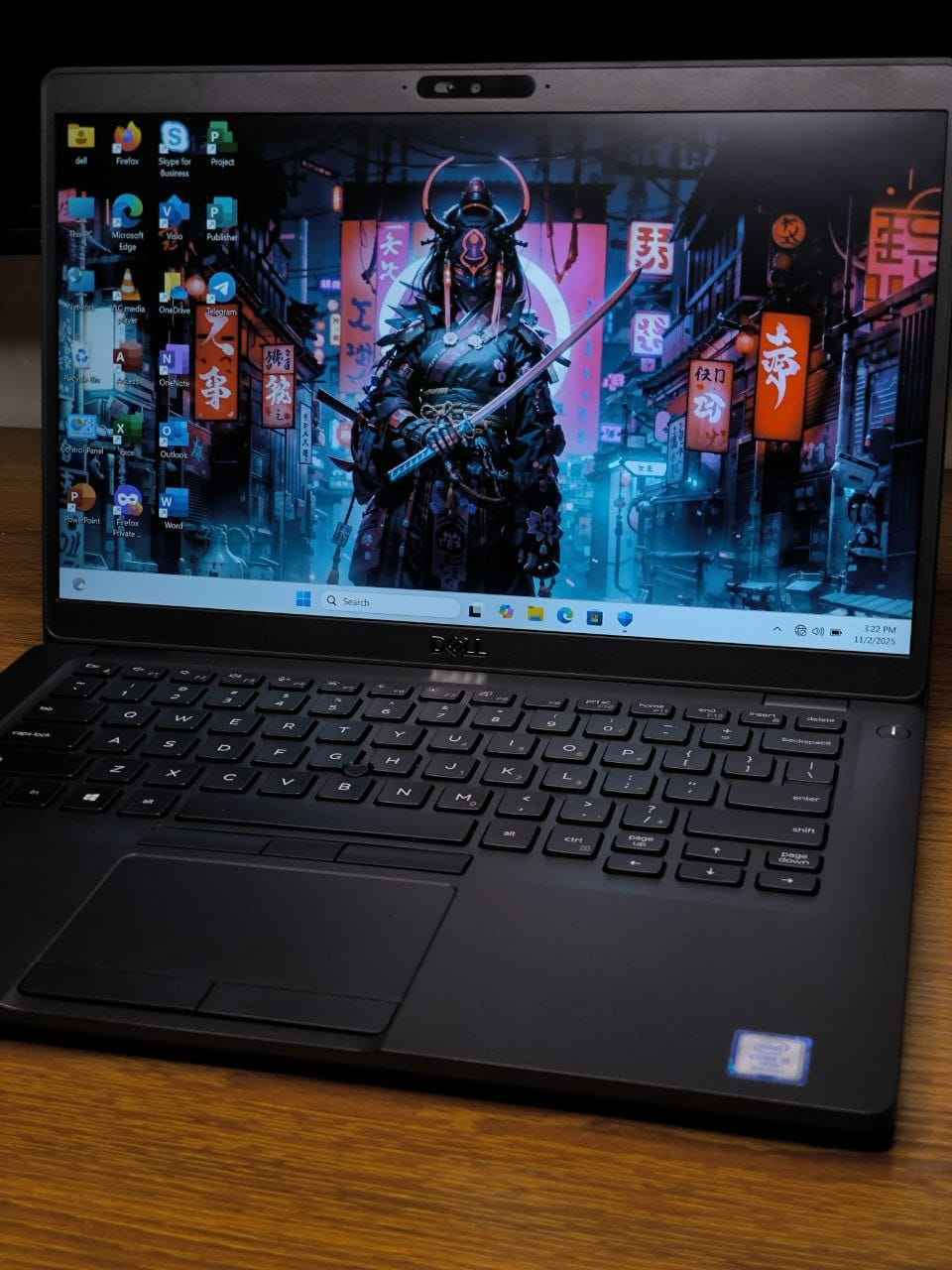 لمس)Dell Latitude 5400 

🔹 المعالج: i5 – الجيل الثامن – فئة U
🔹 الرام: 8GB DDR4 (قابل للتطوير)
🔹 التخزين: 256GB SSD M.2
🔹 الشاشة: 14 إنج – FHD – لمس
🔹windows 10

✔️ الدراسة والمحاضرات
✔️ الشغل المكتبي (Word, Excel)
✔️ التصفح والإنترنت
✔️ برامج التصميم الخفيف (Photoshop)
✔️ مشاهدة الأفلام بدقة عالية
✔️ اجتماعات أونلاين (Zoom, Teams)
🔥 مناسب للاستخدام اليومي العملي بدون مشاكل

🎁 الهدايا المجانية:
🖱️ ماوس
🖱️ باد ماوس
🎒 حقيبة
🔌 شاحن أصلي
🔒 الضمان والخدمات:
🔍 فحص كامل قبل الإرسال
📦 فحص كامل قبل الدفع والاستلام
🛠️ ضمان 7 أيام استبدال عند وجود خلل مصنعي
🟢 جاهز للاستخدام المباشر
📍 الموقع: بغداد – الأمين الثانية
📱 للتواصل واتساب: [***********]

التوصيل متوفر إلى جميع المحافظات 🇮🇶✨ بغداد, العراق

