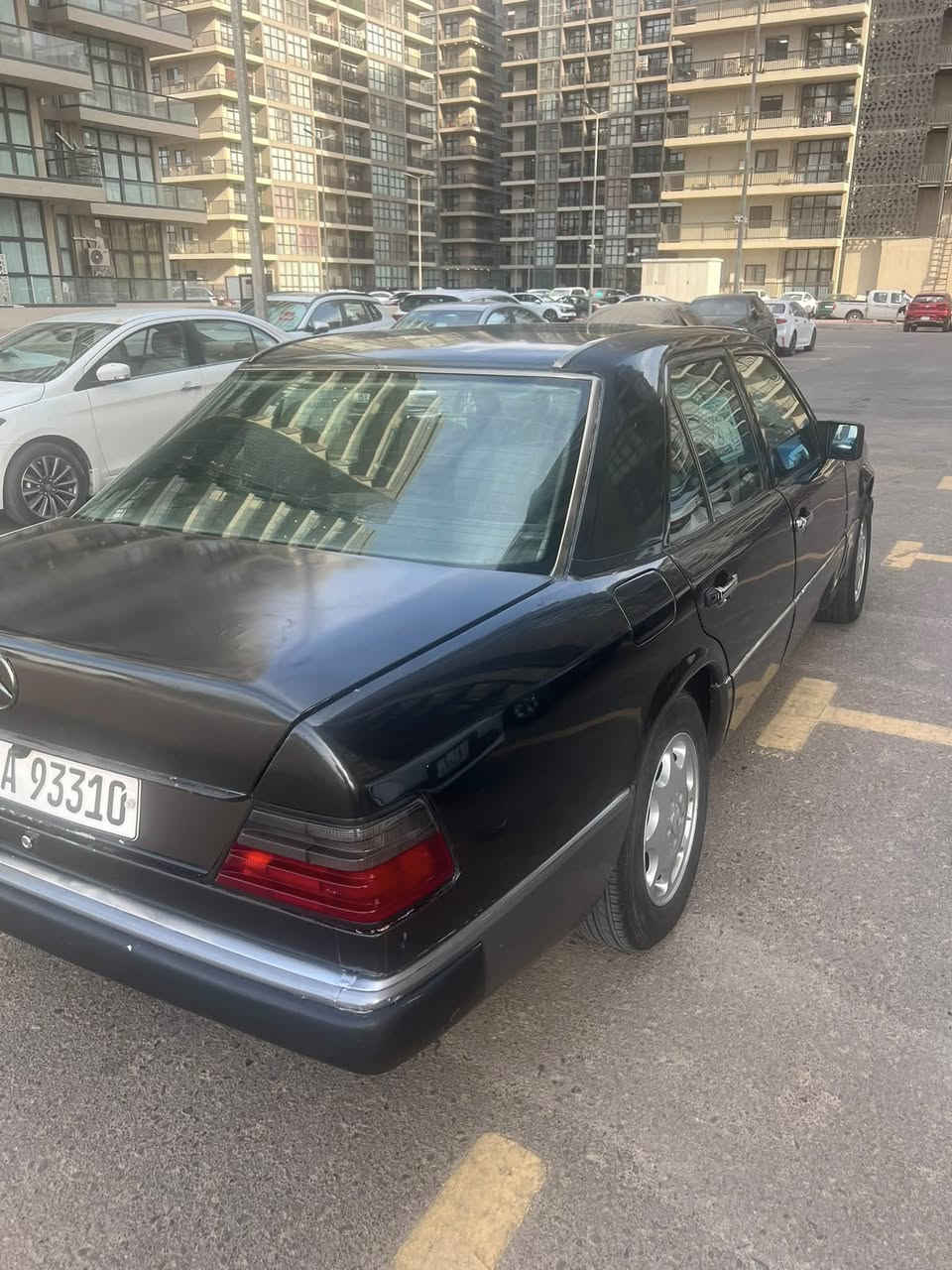 السلام عليكم 
مارسدس دب موديل 1991 رقم اربيل الجديد هزه وسنويه جديد
محرك 2500 بطه
تبريد 
كهربائيات كامله
السعر 48 وبيها مجال بسيط
مكاني بغداد حي الجهاد 
***********

