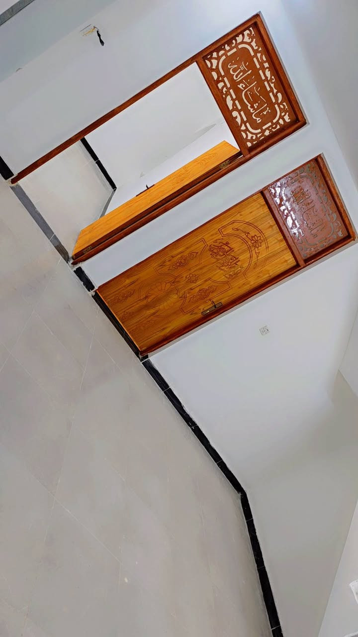 دار للبيع
المساحة 165متر 
سند 25 
جسر ديالى قرب شارع السواعد 
غرفتين وصاله ومطبخ واستقبال كراج وحديقة 
الاتصال ***********
