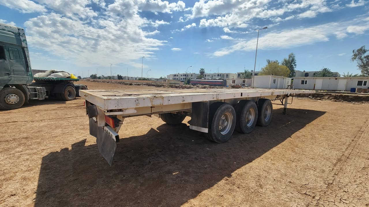 السلام عليكم ورحمه الله وبركاته
#للبيع 
 عربانه اوربيه
ثلاثة محاور مربع بيبي
كهربائيات
سطحته خشب جديد
جنل نضيف
 شاصي كلش نضيف وجديد
وياله طخم 
رجلين نضاف 

#رقم_المبايل ***********
