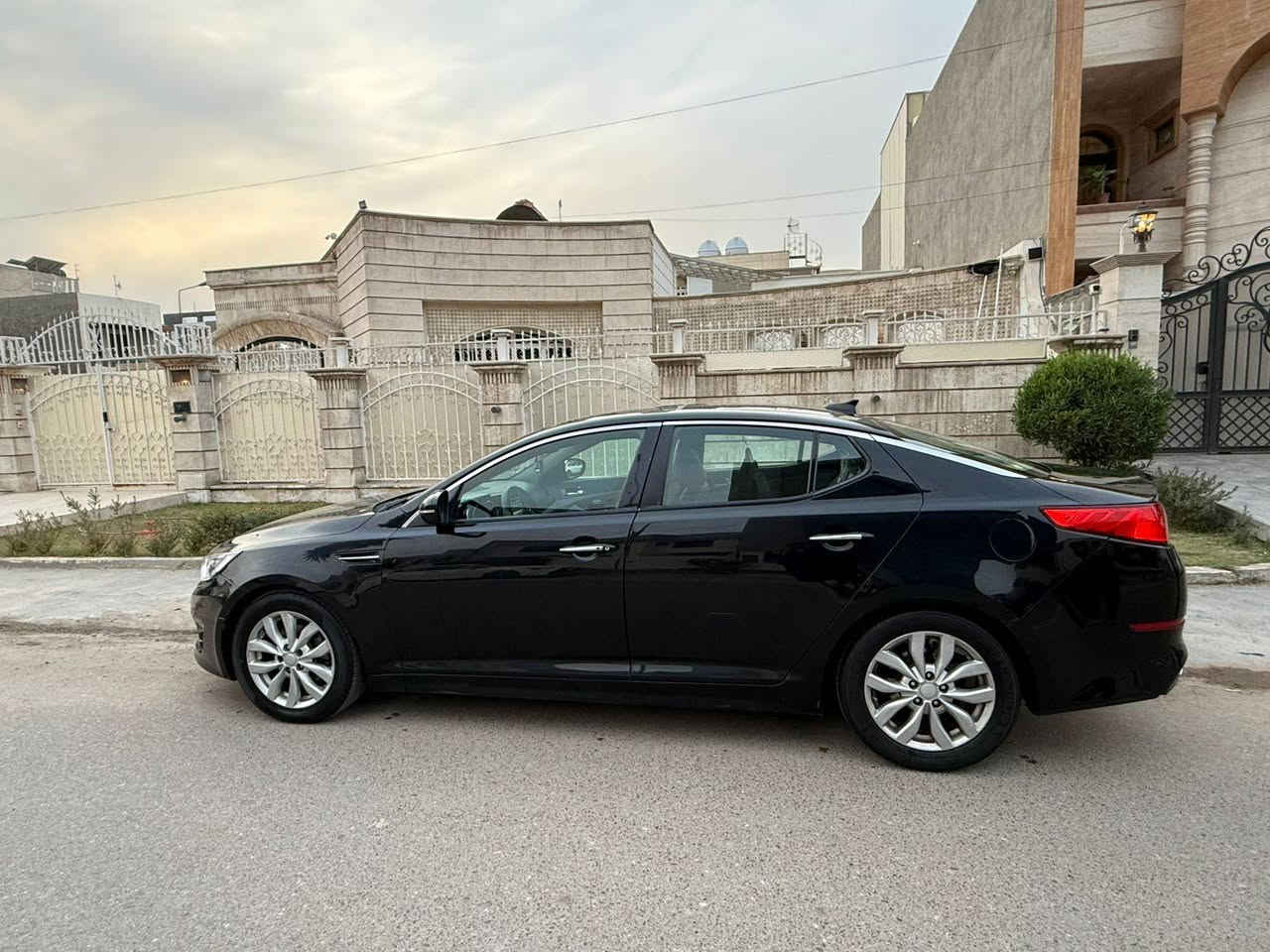 السلام عليكم
مكلف بالنشر

كيا اوبتيما امريكي 2014 شكل 2015 
مكينة 2400 جديدة والگير خير من الله + تدفئة وتبريد ثلج 
حادث جاملغ امامي فقط جهة السايق ومبدل بلادي وسونار موجود
فووول مواصفات EX 
بصمة تشغيل وابواب + بانوراما طگتين + كراسي كهرباء فول وكشنات جلد تدفئة وتبريد + تحكم ستيرن وبيها نظام اقتصادي Echo + اشاير بالمري وشفط وبيها ترحيب من تتقرب من السيارة 
منظومة زينون جديدة زرع عدسات عالي ناصي 
والسيارة نصبتها كلش حلوة ماشاء الله
معروضة ب 115$ وبيها مجال قليل 
موجود وتساب واتصال ***********
